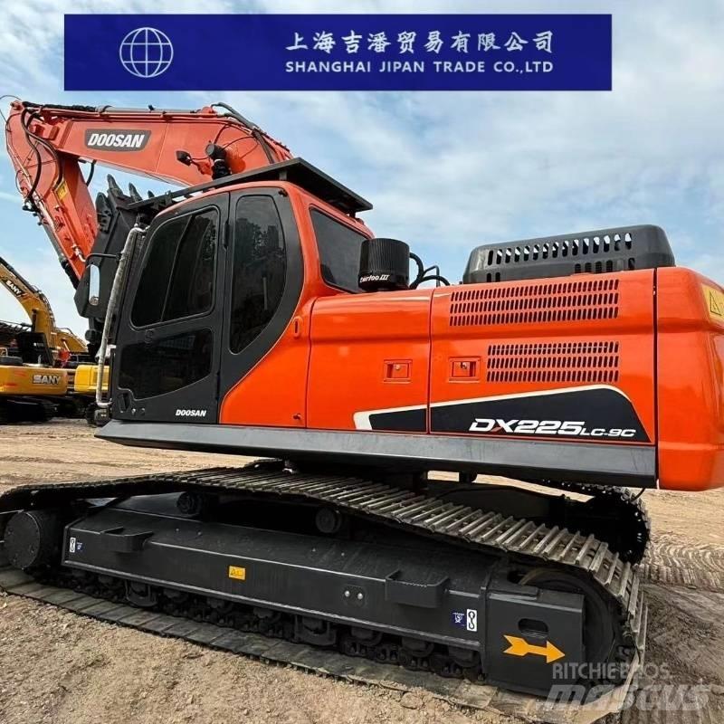 Doosan DX 225 Pelle sur chenilles