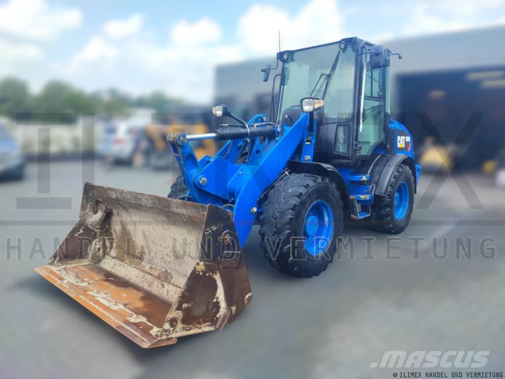 CAT 908 M Chargeuse sur pneus