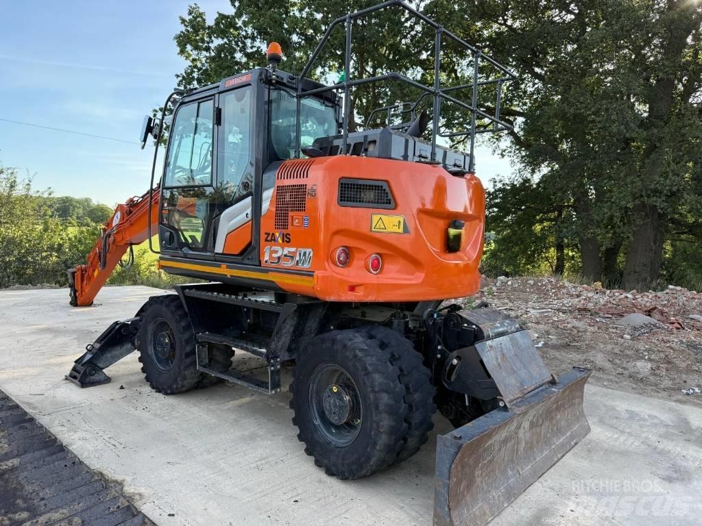 Hitachi ZX 135 W-7 Pelle sur pneus
