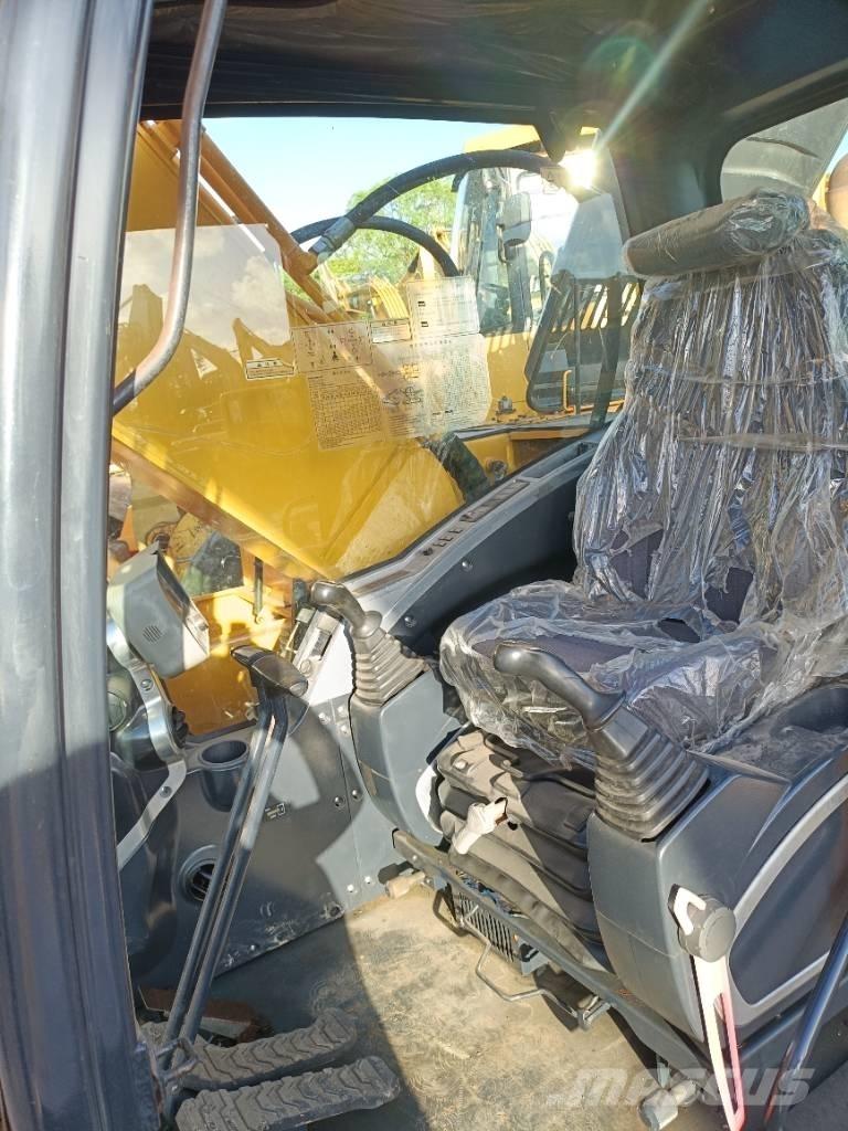 Hyundai R220LC-9S Pelle sur chenilles