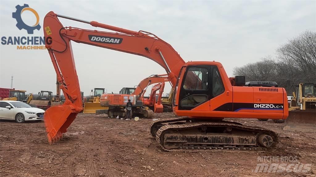 Doosan DX 220 Pelle sur chenilles