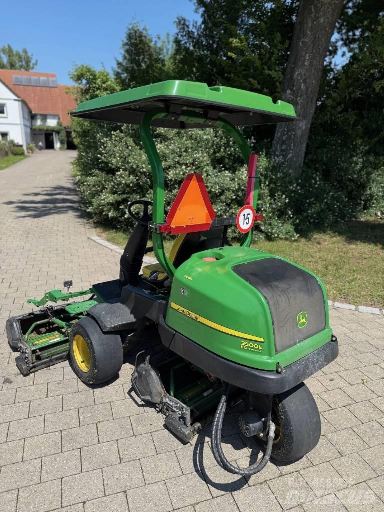 John Deere 2500 E Tondeuses pour greens