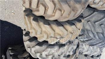  Pneus 10.5/80-18 Pneus, roues et jantes