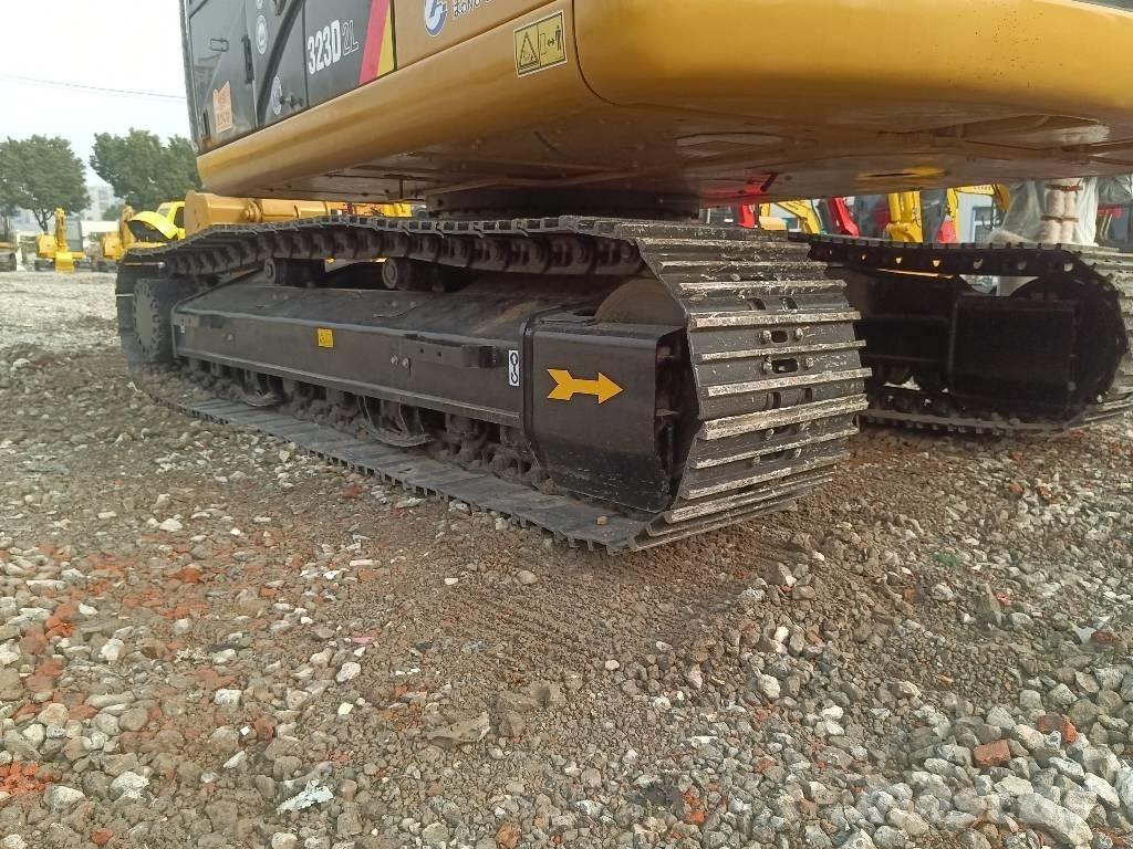 CAT 323 D Pelle sur chenilles