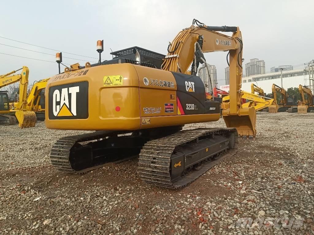 CAT 323 D Pelle sur chenilles