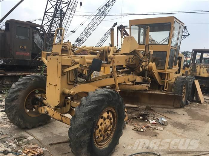 Komatsu GD 623 A Niveleuse