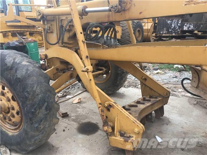 Komatsu GD 623 A Niveleuse