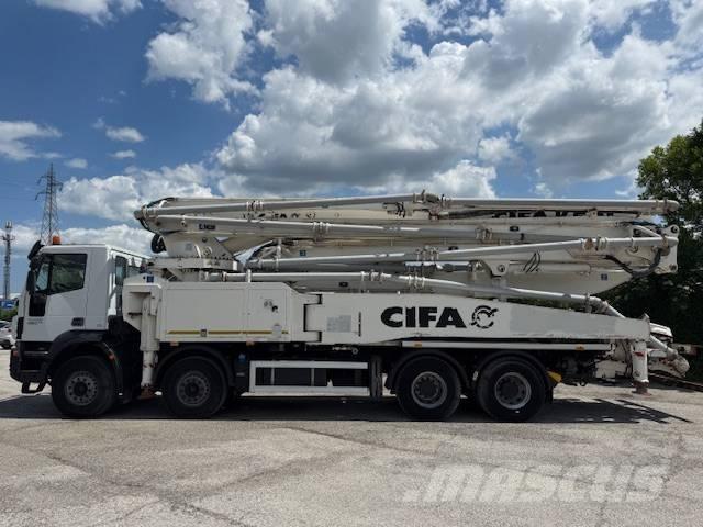 Iveco Trakker 450 Pompe à béton