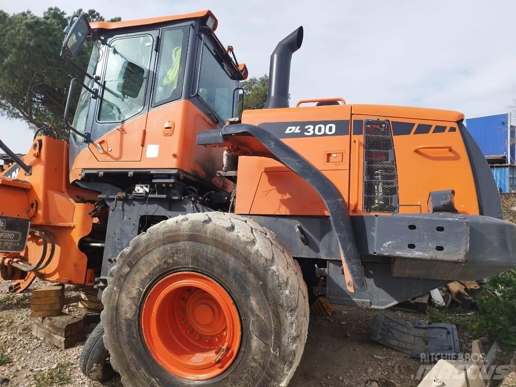 Doosan DL 300-3 Chargeuse sur pneus