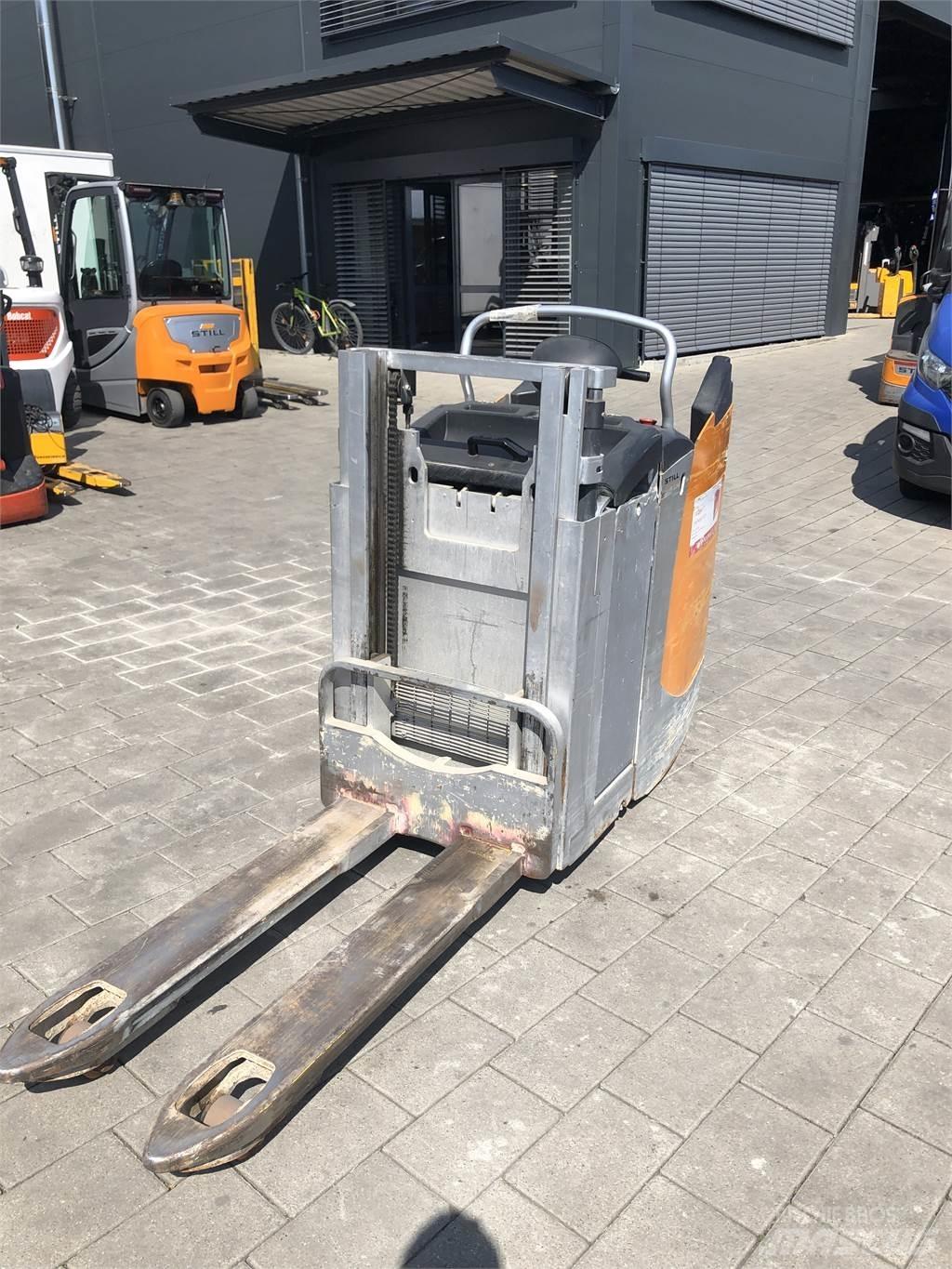 Still EXD-S20 Gerbeur accompagnant