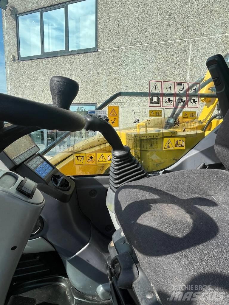 Komatsu PW98MR-10 Pelle sur pneus