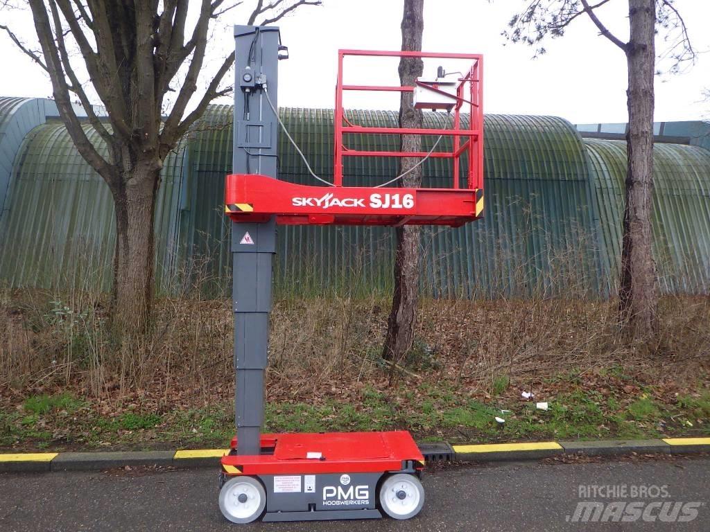 SkyJack SJ16 Mât vertical