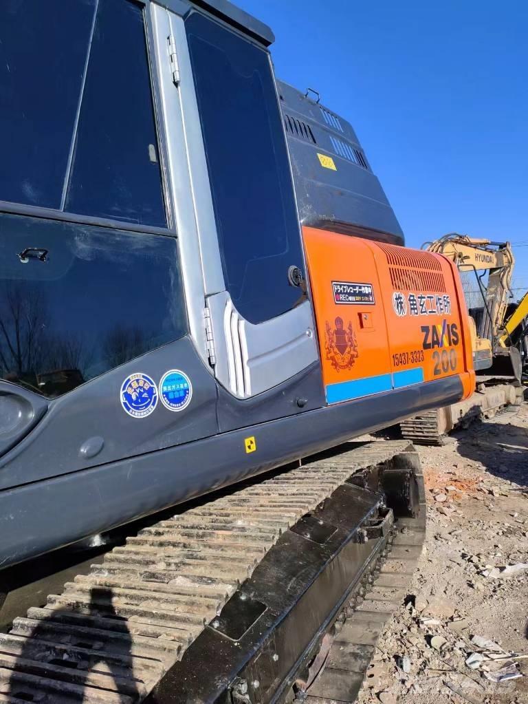 Hitachi ZX 200 Pelle sur chenilles