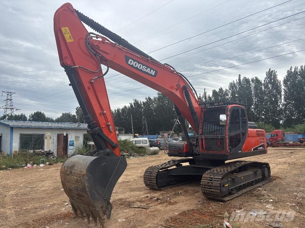 Doosan DX 225 Pelle sur chenilles