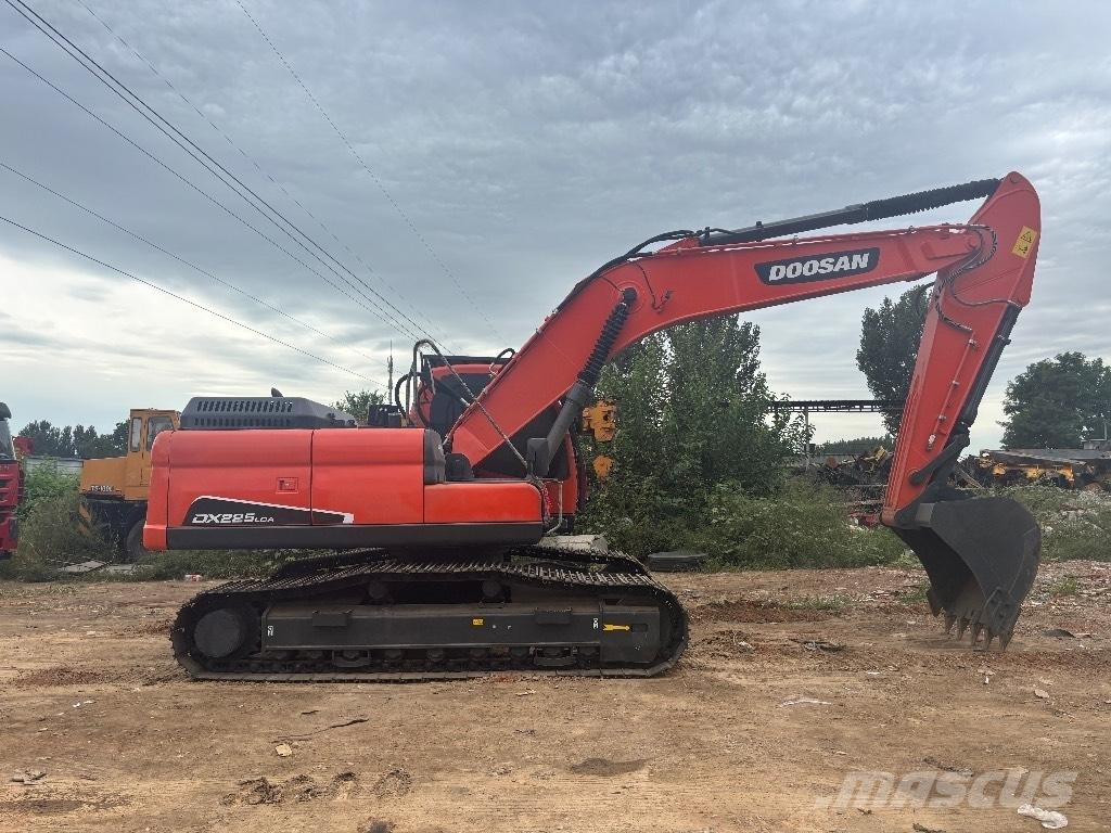 Doosan DX 225 Pelle sur chenilles