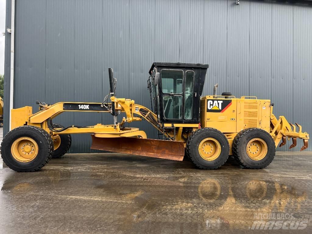 CAT 140K Niveleuse