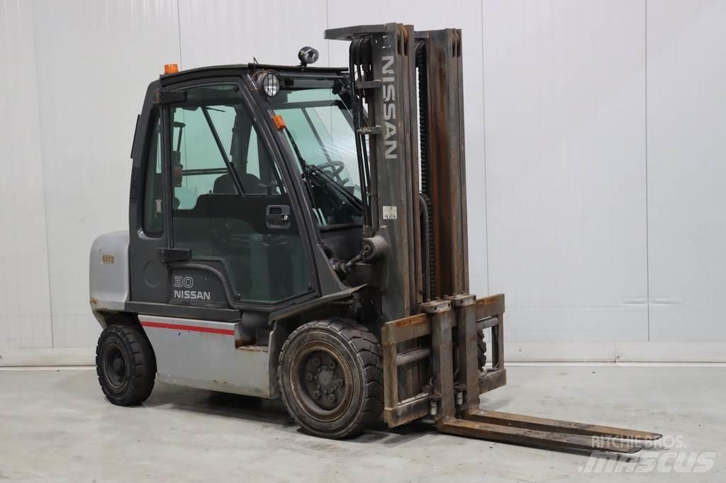 Nissan FGD02A30Q Chariots diesel
