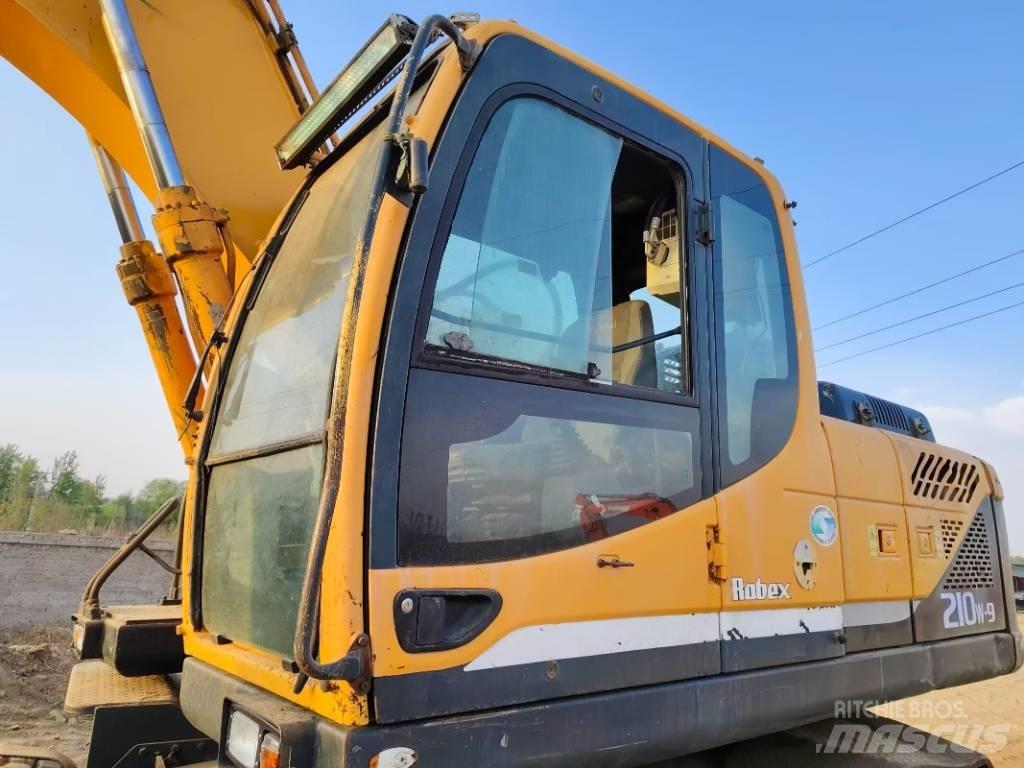 Hyundai R210W-9 Pelle sur pneus