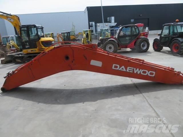 Daewoo DX 225 LC Châssis et suspension