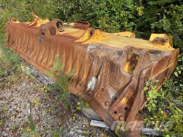 Komatsu D 155 AX Lame