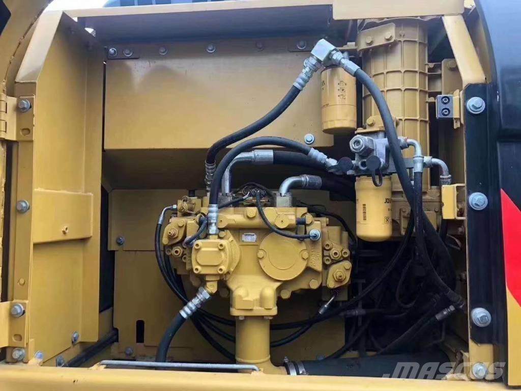 CAT 323 Pelle sur chenilles