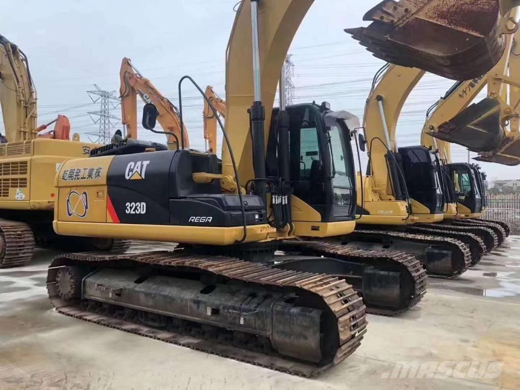 CAT 323 Pelle sur chenilles