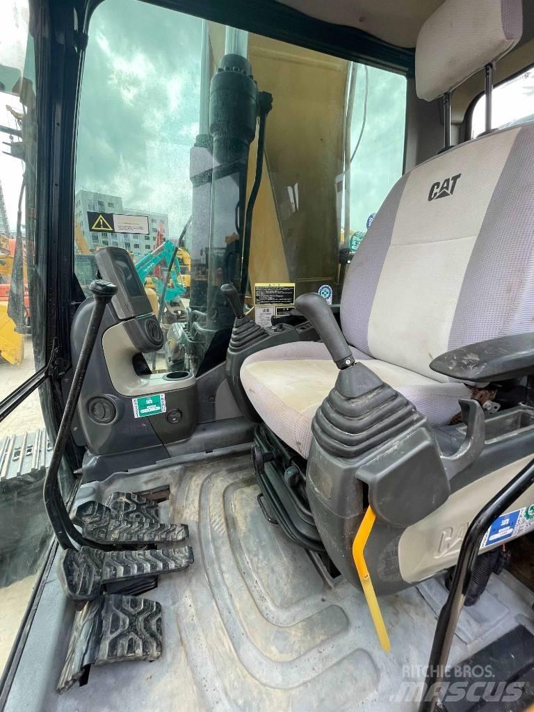 CAT 323 D Pelle sur chenilles