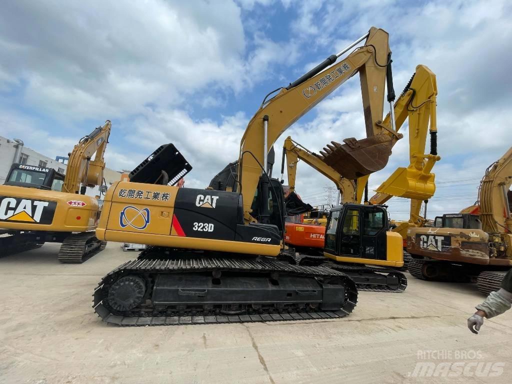 CAT 323 D Pelle sur chenilles