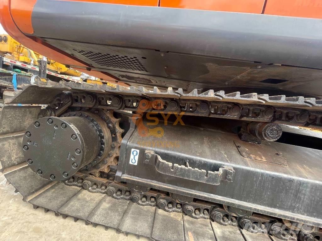 Hitachi ZX 240 HG Pelle sur chenilles