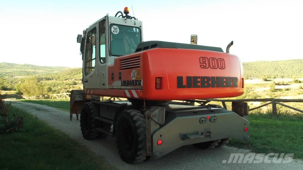 Liebherr A 900 C Pelle sur pneus