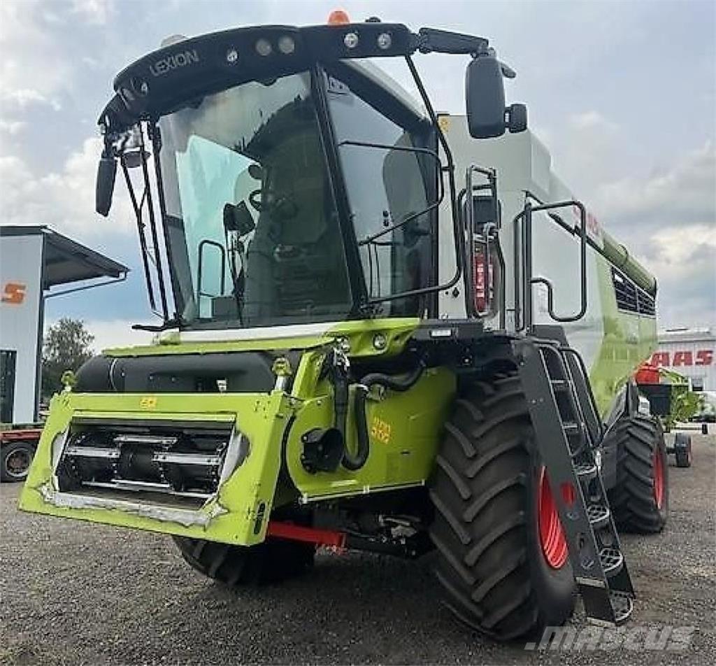 CLAAS Lexion 7400 Moissonneuse batteuse