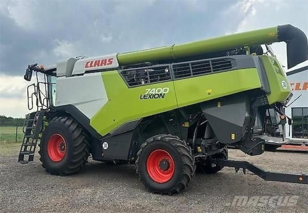 CLAAS Lexion 7400 Moissonneuse batteuse