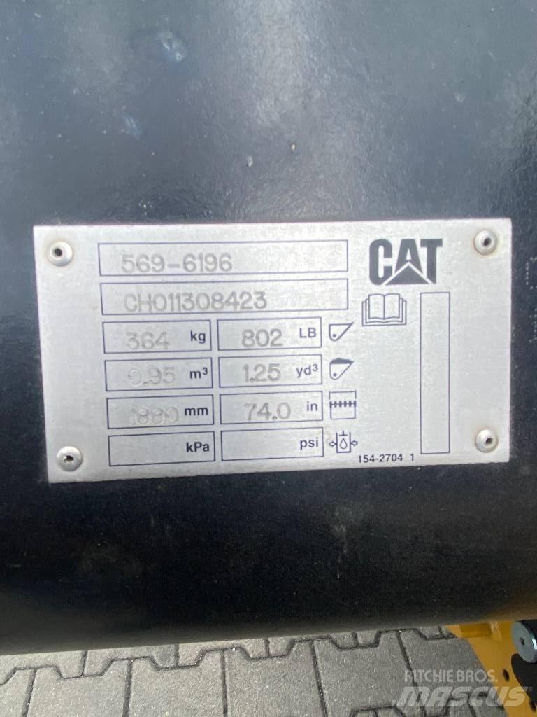 CAT 906 Chargeuse sur pneus