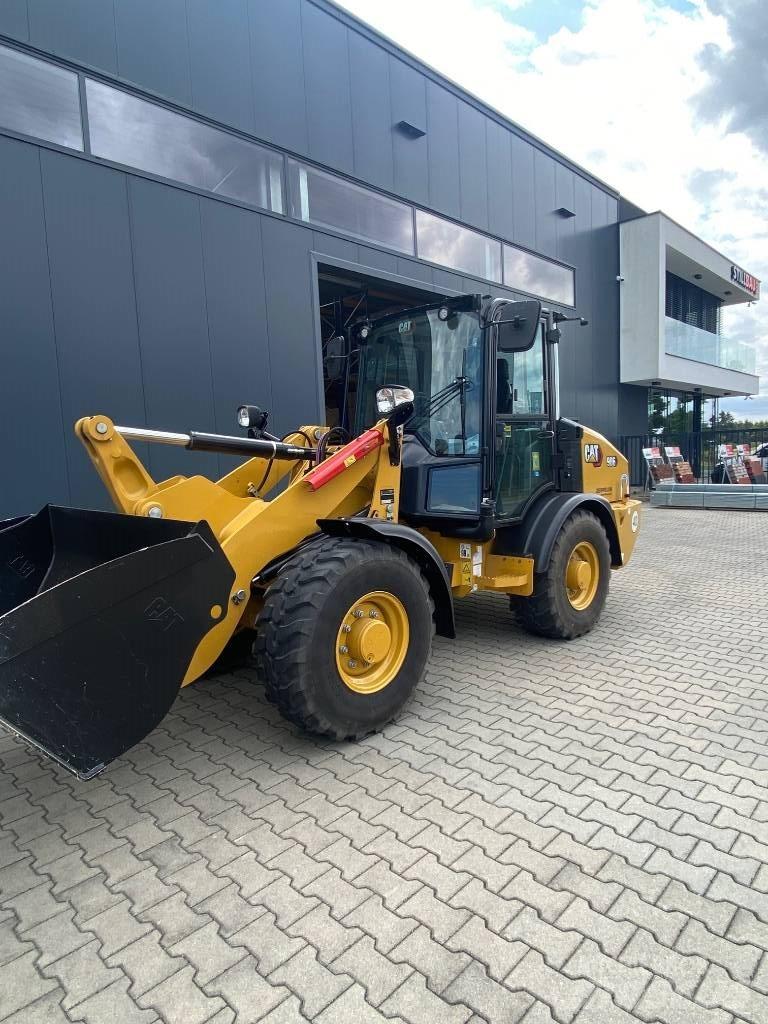 CAT 906 Chargeuse sur pneus