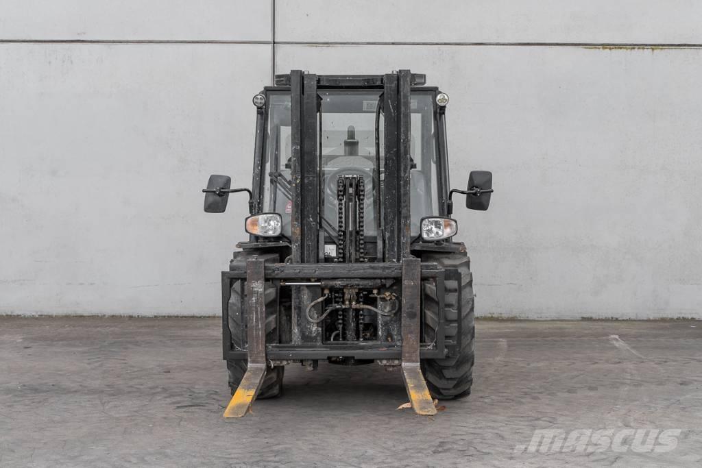 Manitou MC 30-4 Chariots diesel
