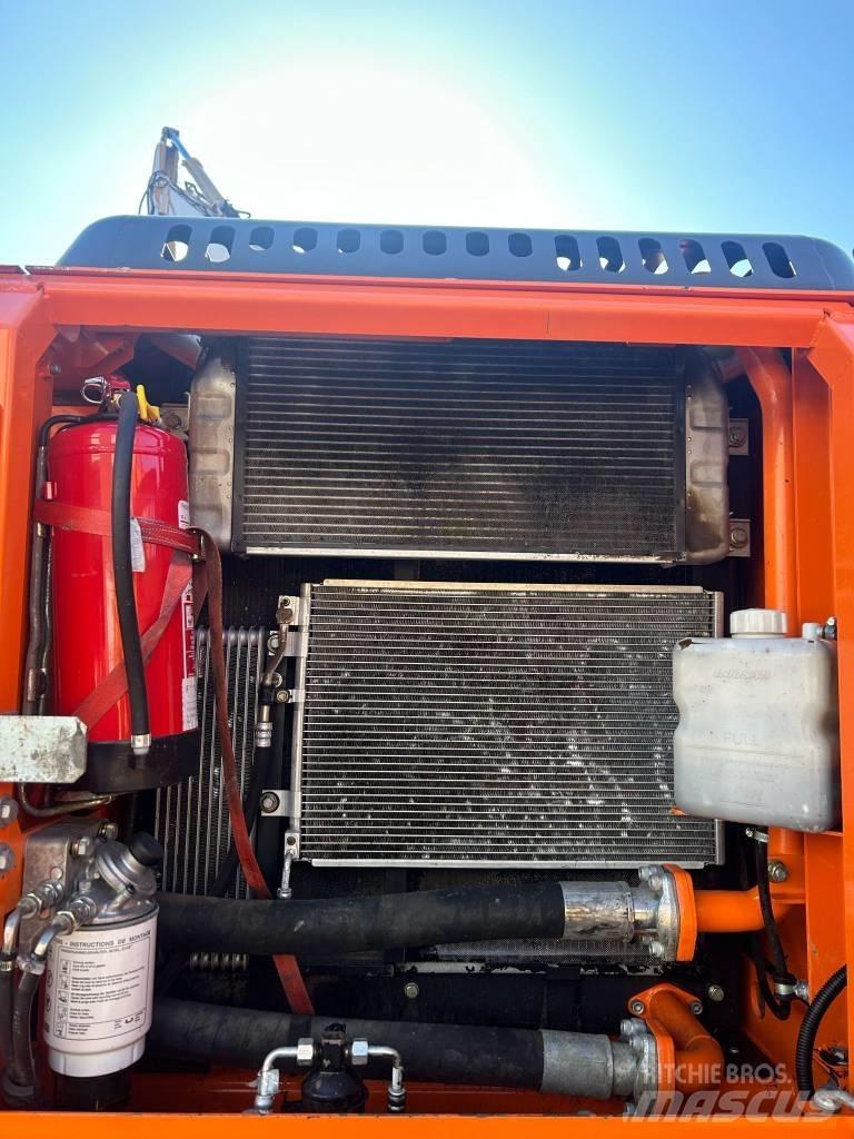 Doosan DX 210 W Pelle sur pneus