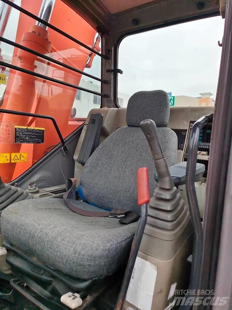 Hitachi ZX 135 US Pelle sur chenilles