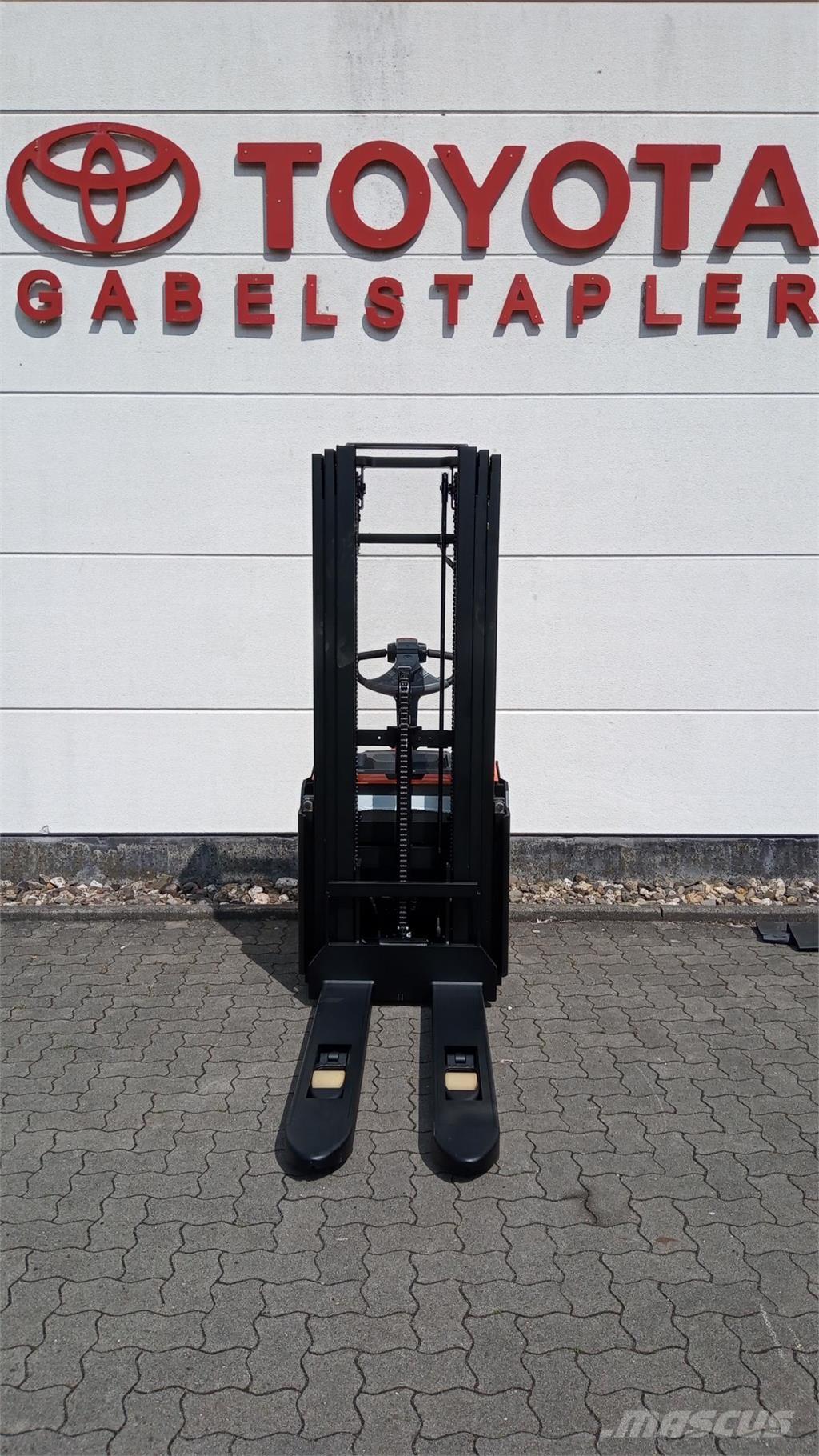 Toyota SWE140L Gerbeurs Automoteurs