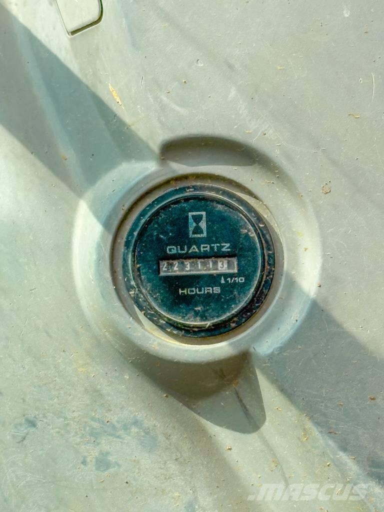 New Holland E 245 B Pelle sur chenilles