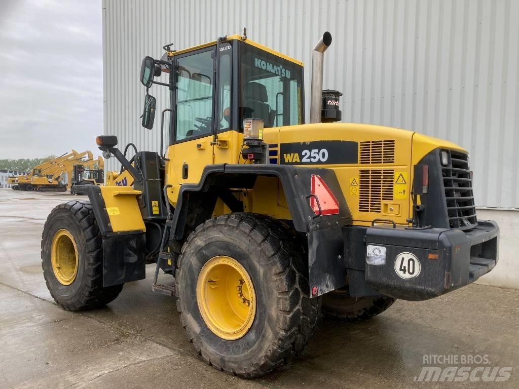 Komatsu WA 250 Chargeuse sur pneus