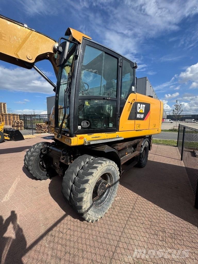 CAT 318 Pelle sur pneus