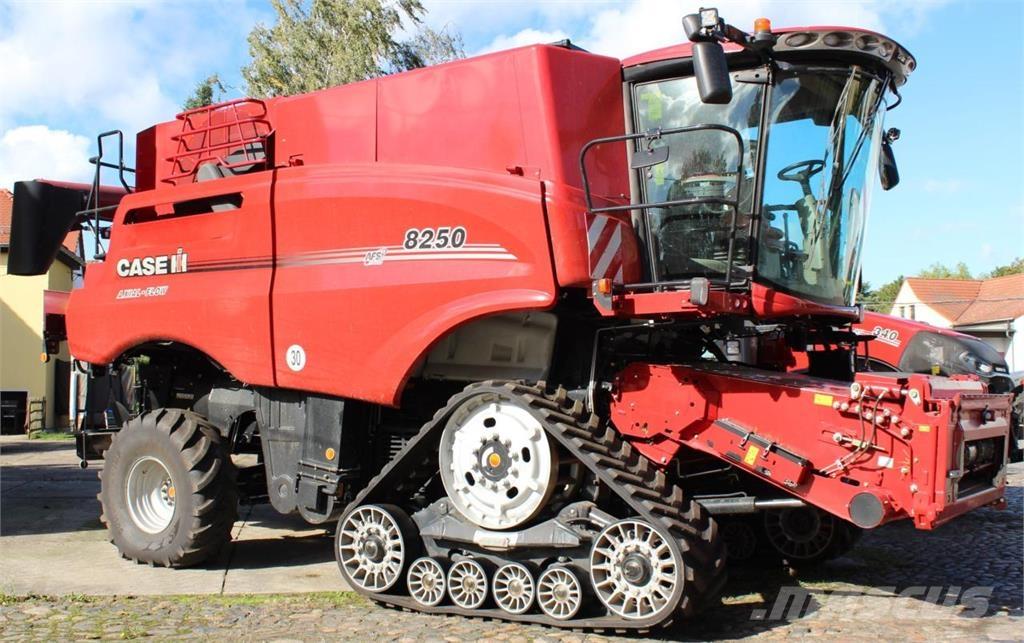 Case IH AF 8250 Moissonneuse batteuse