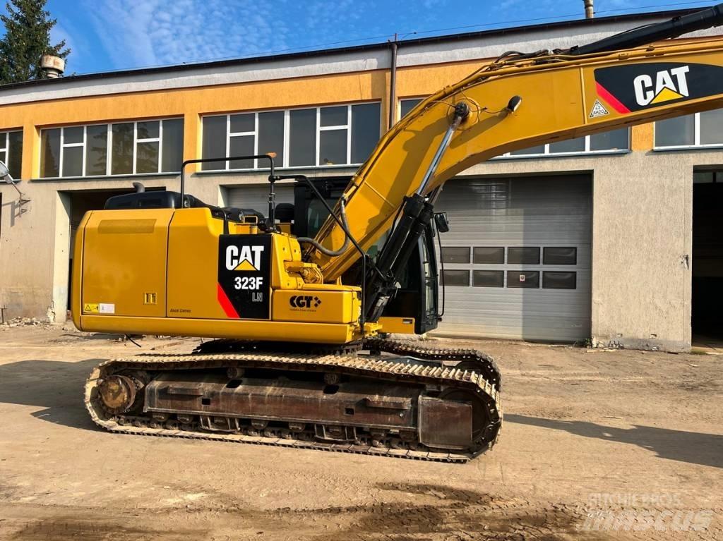 CAT 323 F LN Pelle sur chenilles