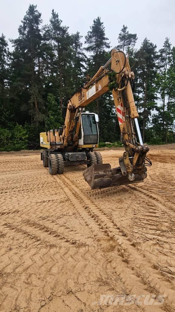 Liebherr 904 Pelle sur pneus