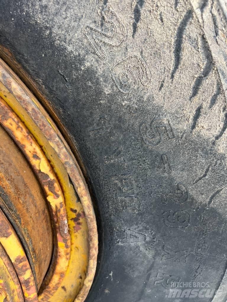 CAT 619 Scraper