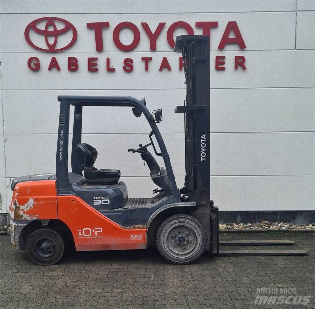 Toyota 02-8FDF30 Chariots diesel