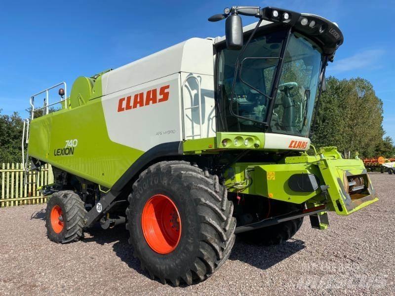 CLAAS LEXION 740 Moissonneuse batteuse