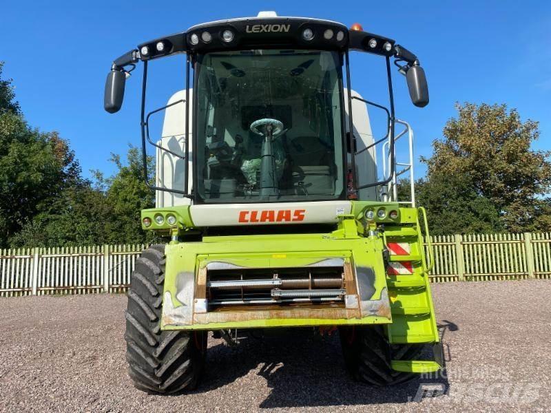 CLAAS LEXION 740 Moissonneuse batteuse