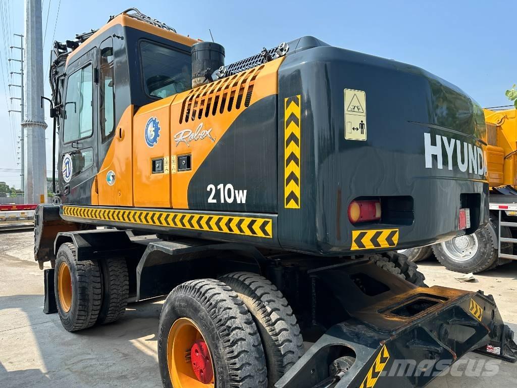 Hyundai 210W-9 Pelle sur pneus