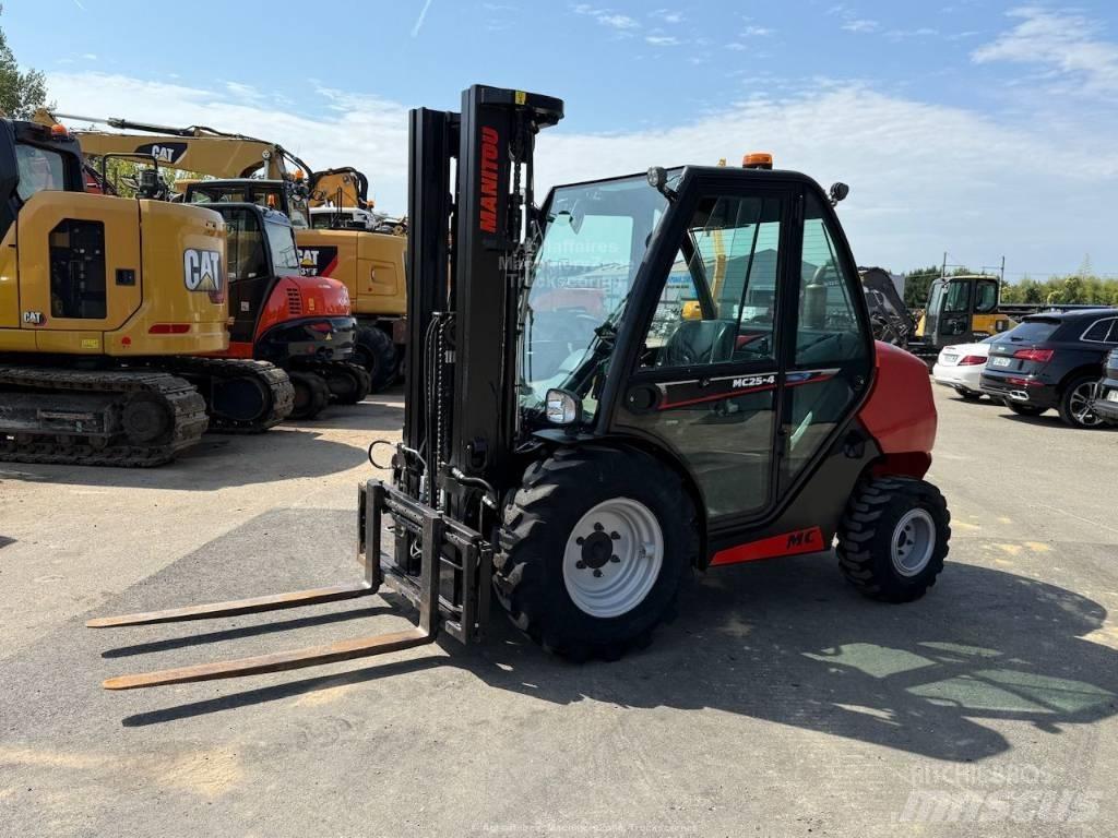 Manitou MC 25 Chariot tout terrain